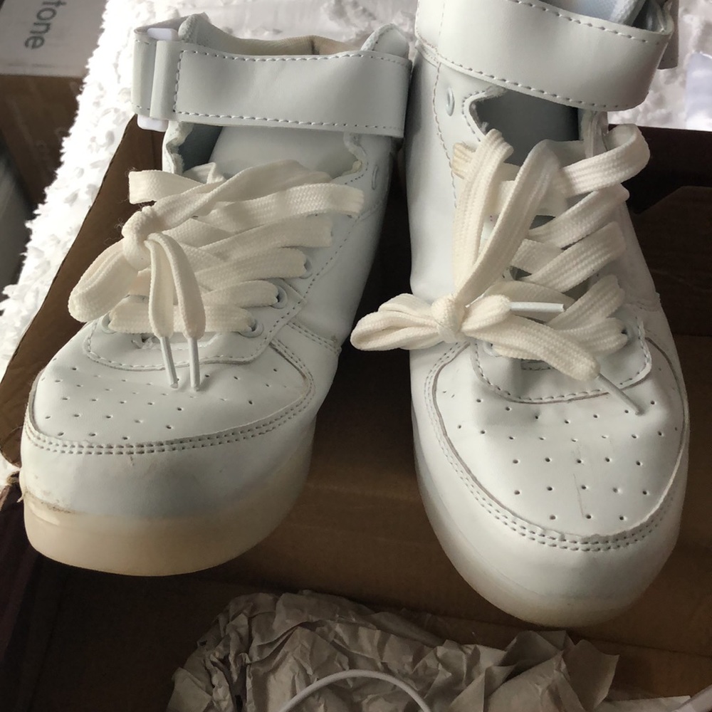 LED Dema Shoes - Picture 5 of 5